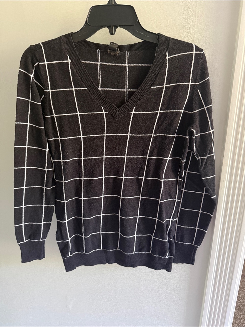 Worthington Black V-Neck Sweater with White Windowpane Grid